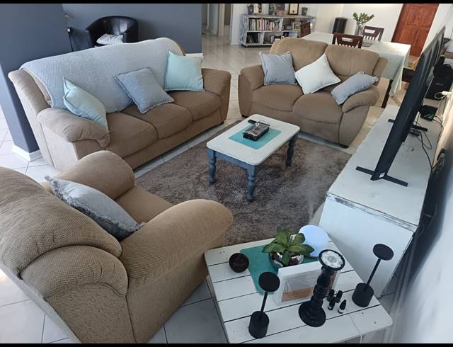 2 BEDROOM FLAT RENTED IN MORNINGSIDE
